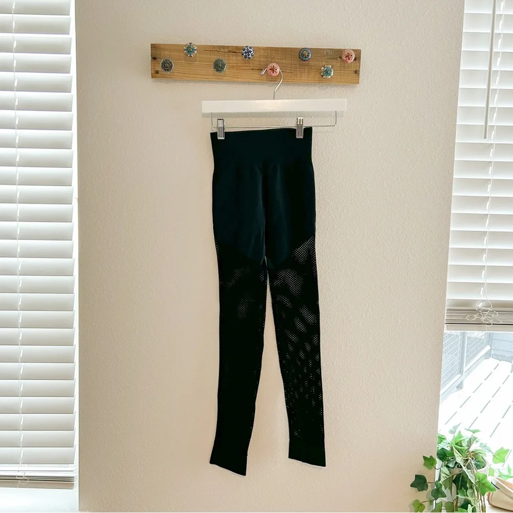 Carbon38 | Black Mesh Pull-On Yoga Leggings Size XS/S Stretch Wide Waist - Picture 3 of 8